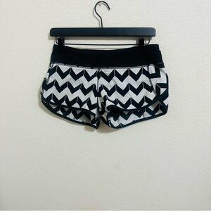 Lululemon Speed Short size 4 Chevron Print